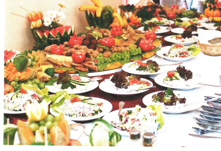 Megrakott tálak