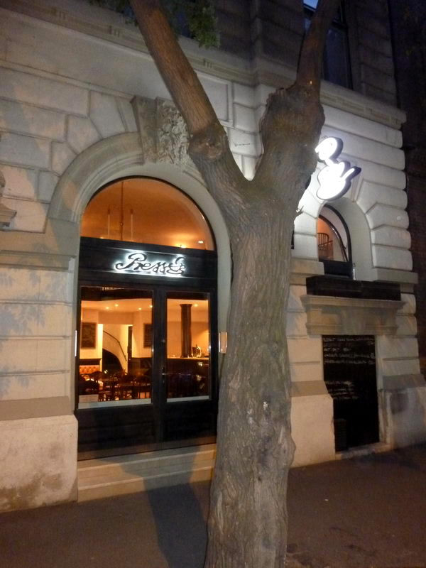 Fa előtte
