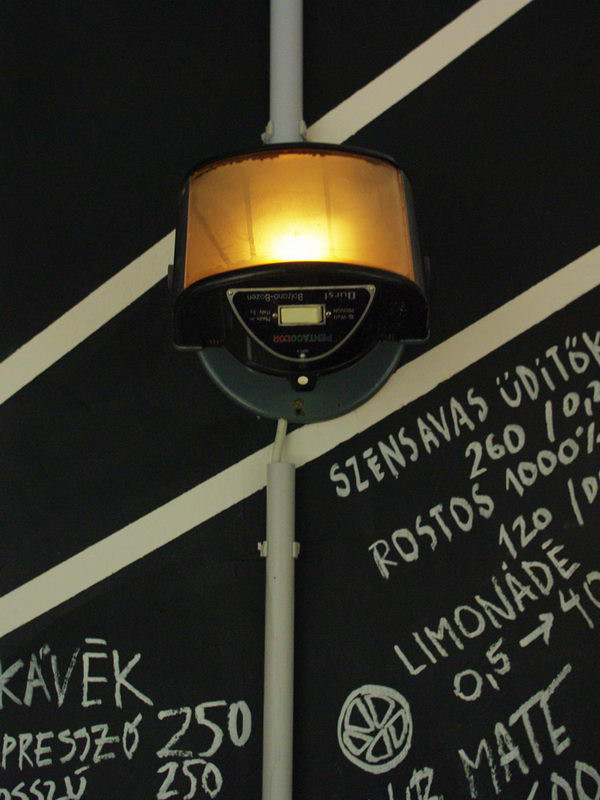 Sárga