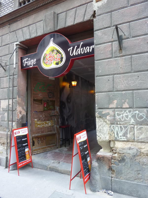 Fügét mutat