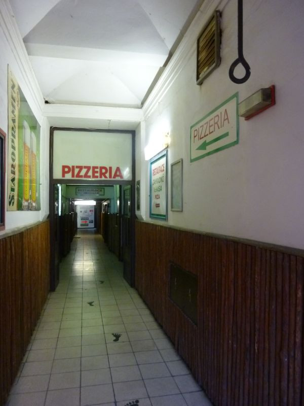 Hosszú folyosó