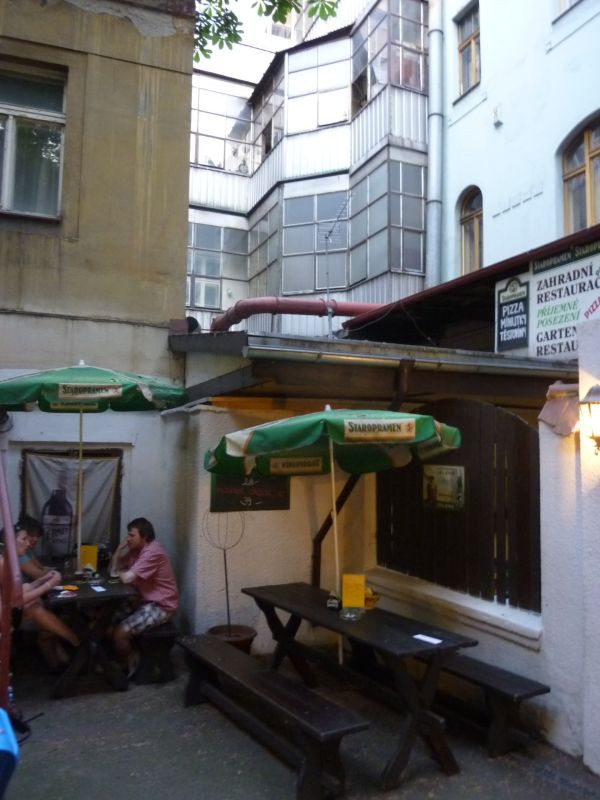 Ernyők alatt