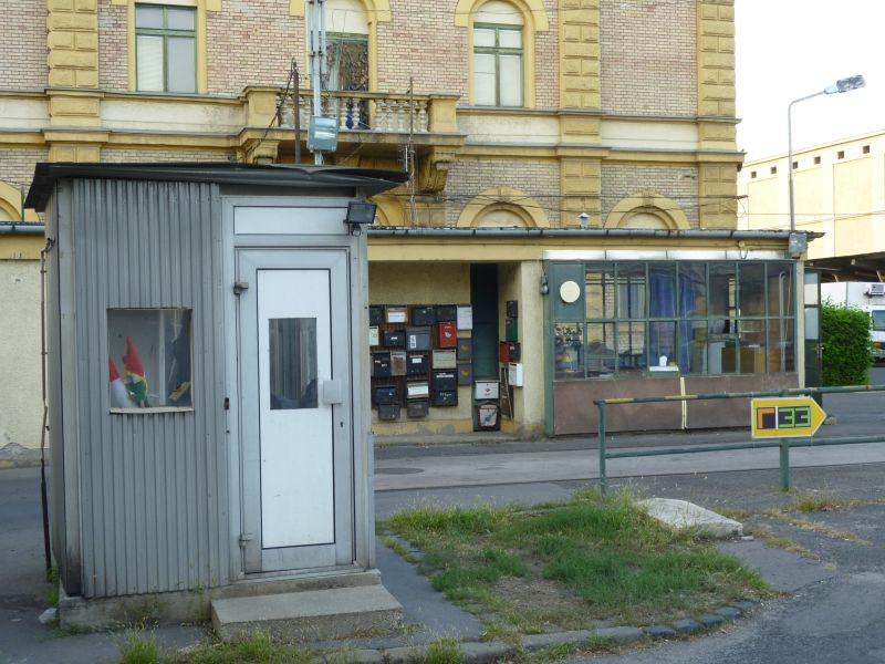 Üres portásfülke