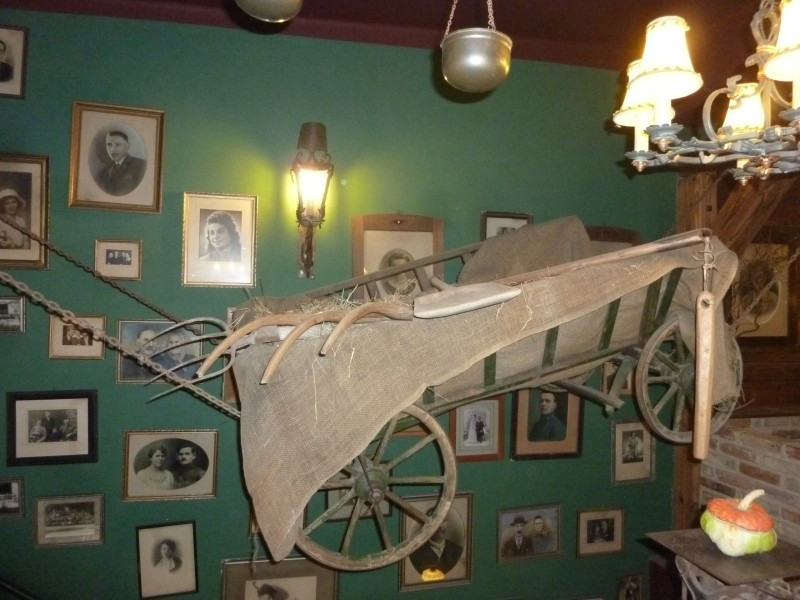 Belógó szekér
