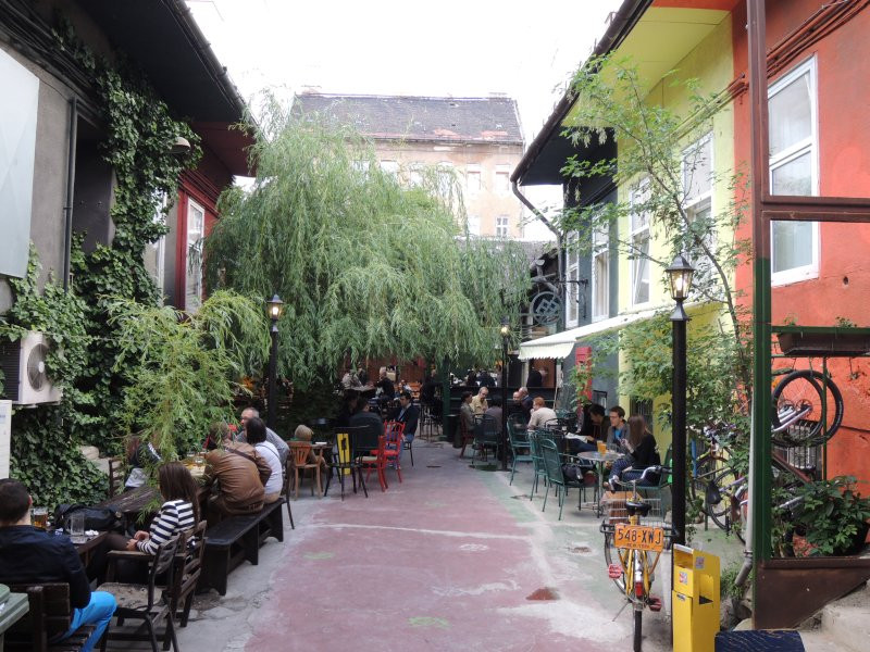 Nyugalom honol