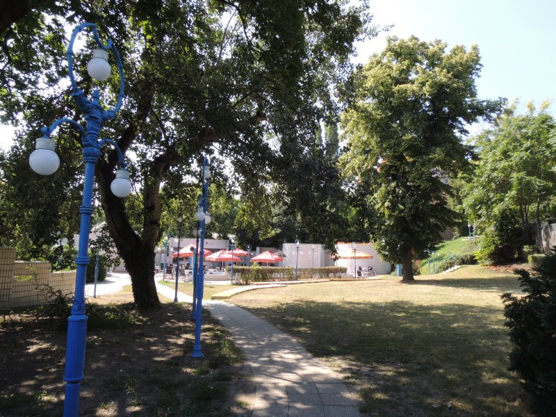 Fás