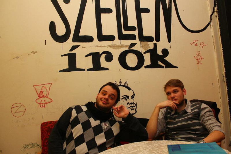 Szellem írók