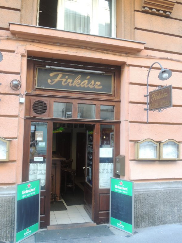 Ki Firkász?