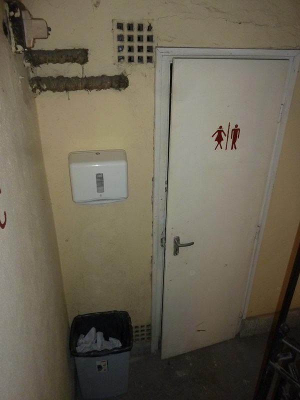 Lépcsőfordulós wc