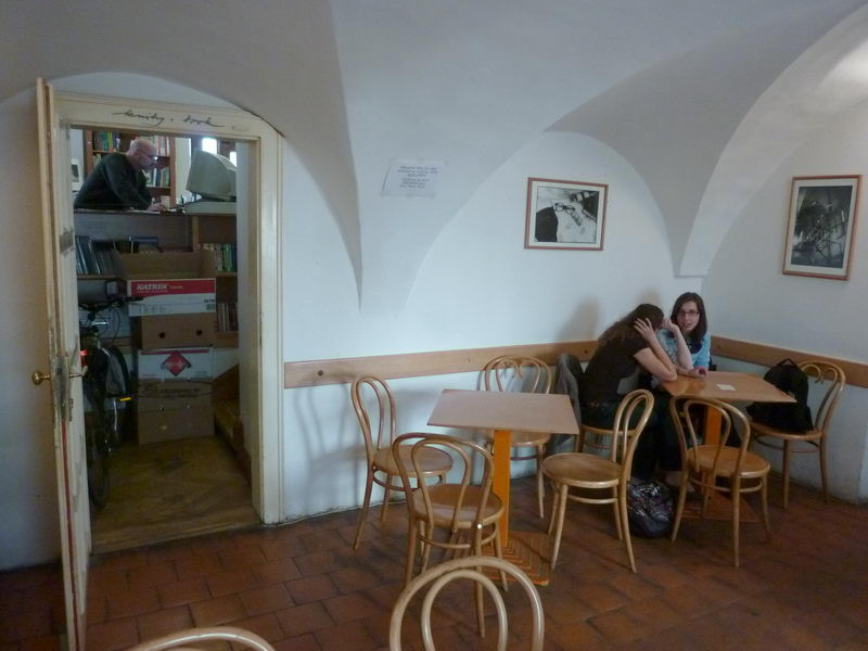 Bepillantás a könyvtárba