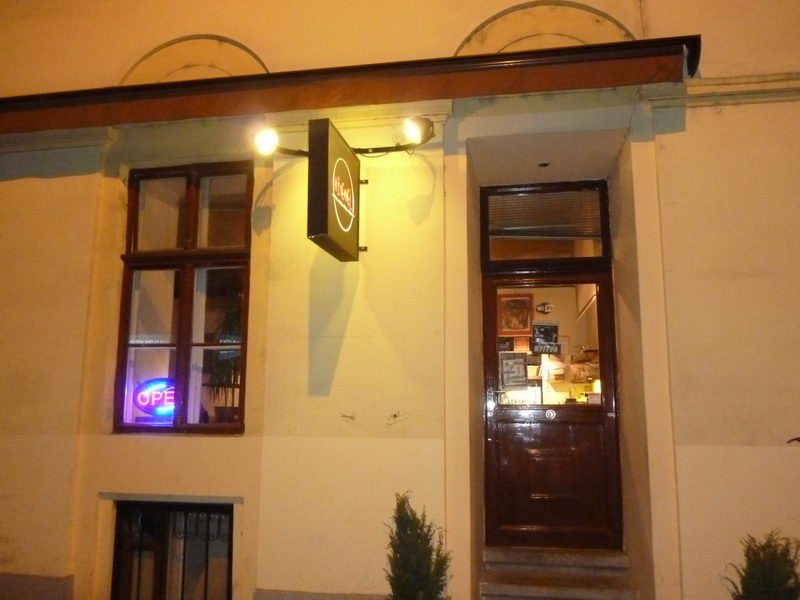 Parasztház a belváros közepén?