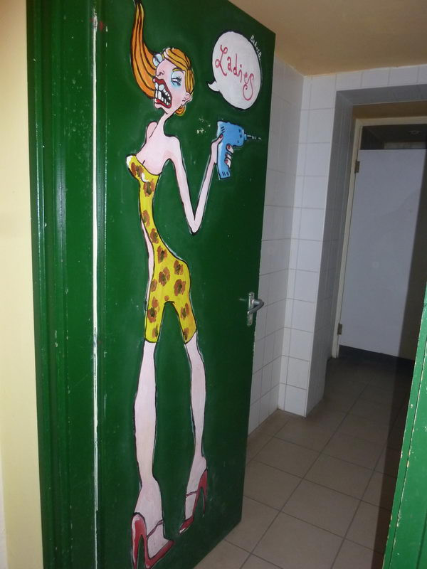 A lédik furógéppel járnak