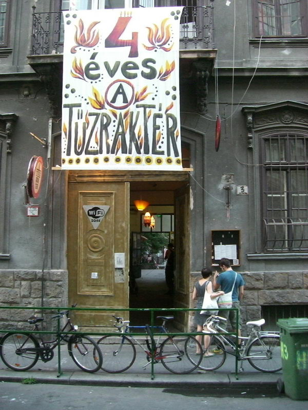 Ünnepel a Tűzraktér