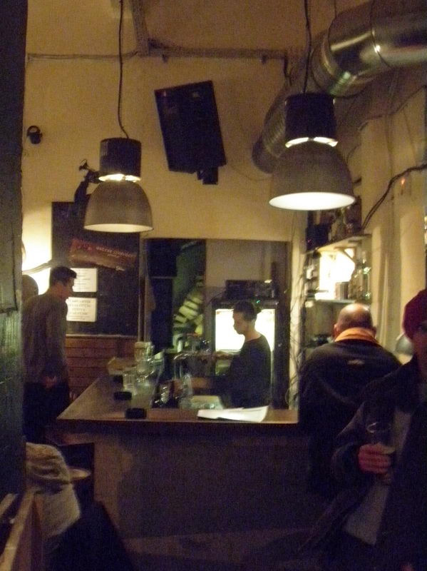 Másik oldaláról újabb pult