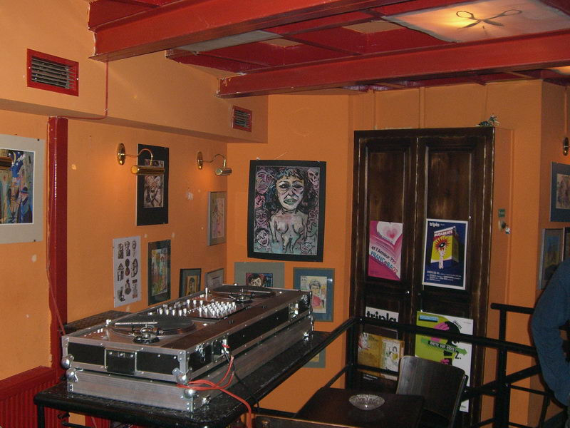 A DJ helye