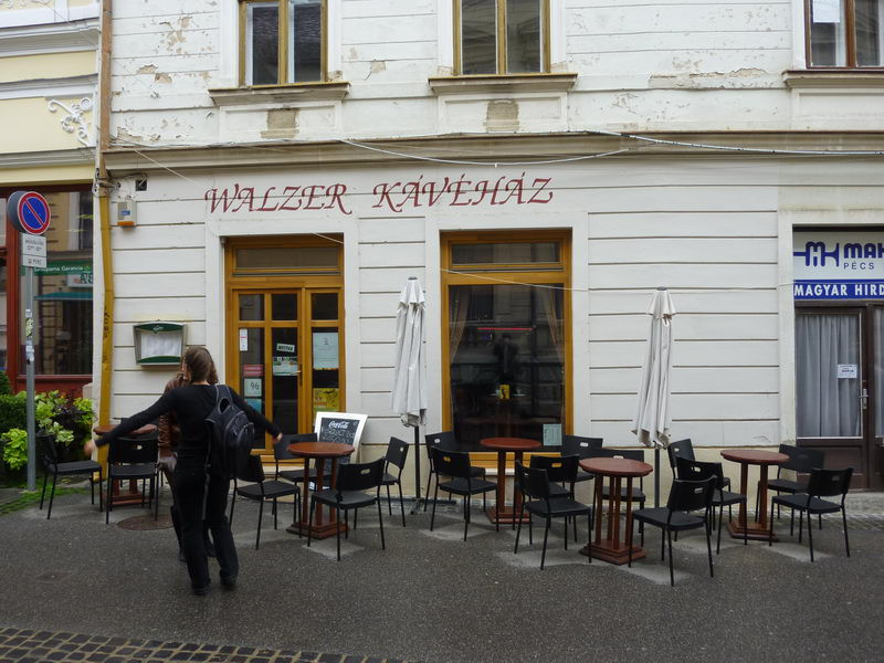 Szerény