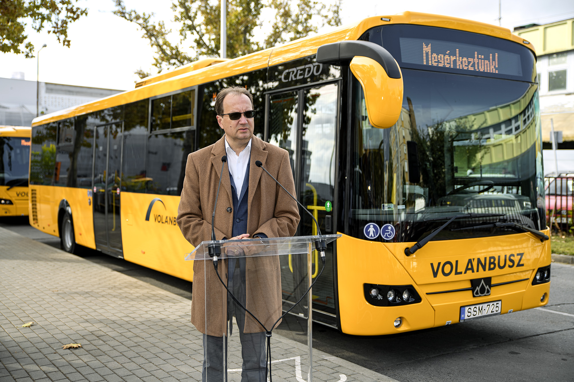 baranya_volanbusz_credo_atado_pecs_20211014_03_dr_hoppal_peter_orszaggyulesi_kepviselo.jpg