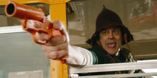 Johnny-Knoxville-in-The-Last-Stand-2013-Movie-Image-e1358784326728.jpg