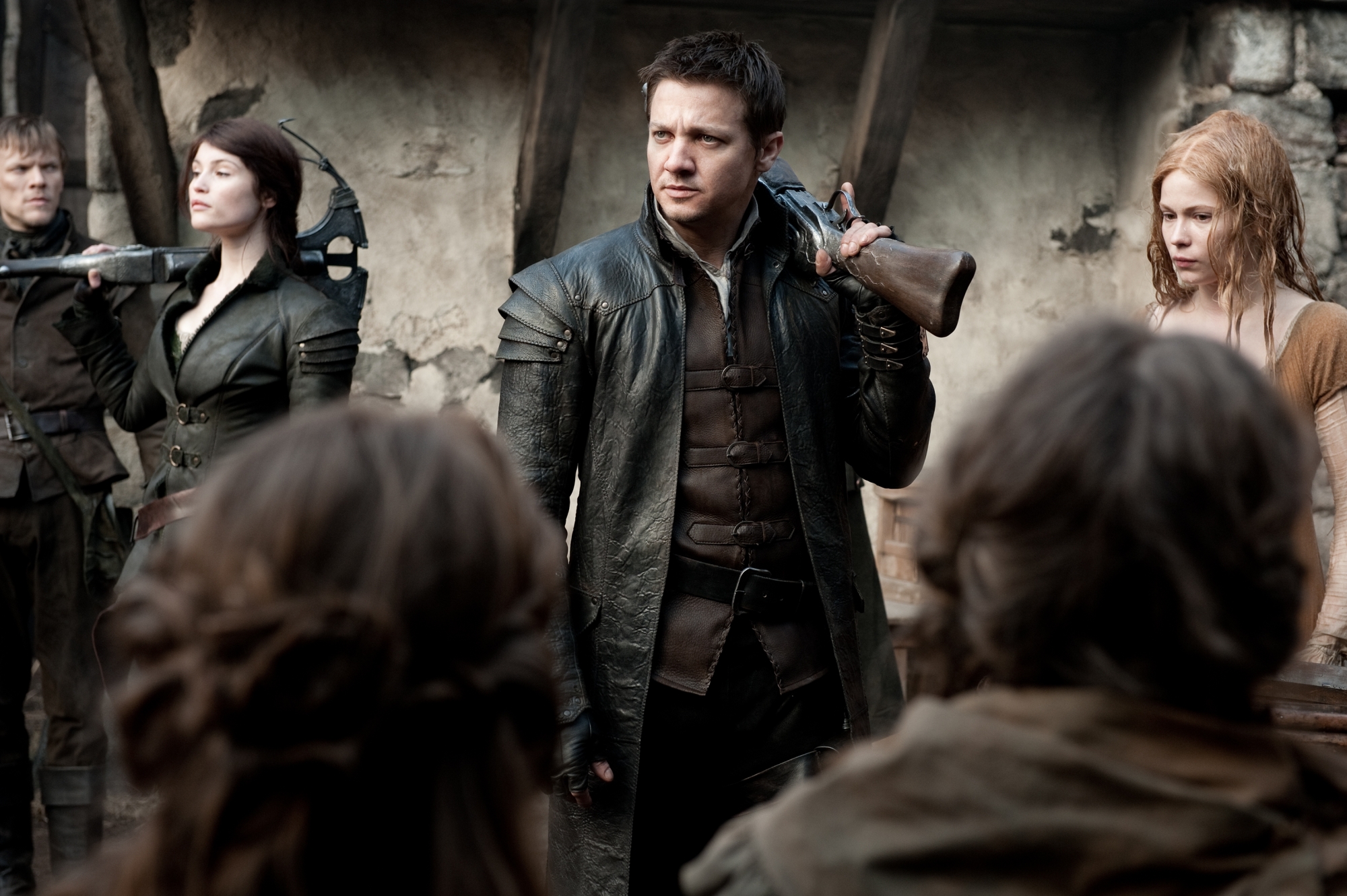 hansel-and-gretel-witch-hunters-gemma-arterton-jeremy-renner.jpg