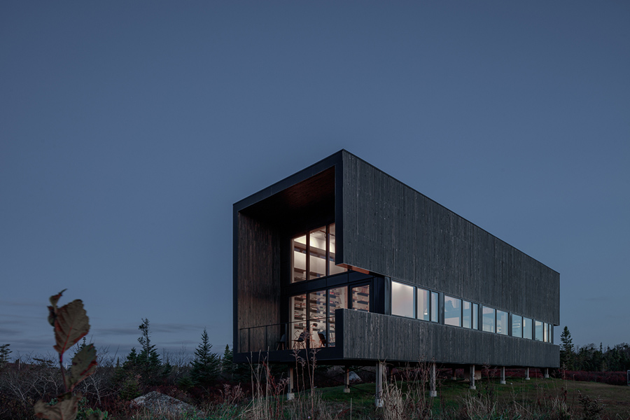 black_modern_house.jpg