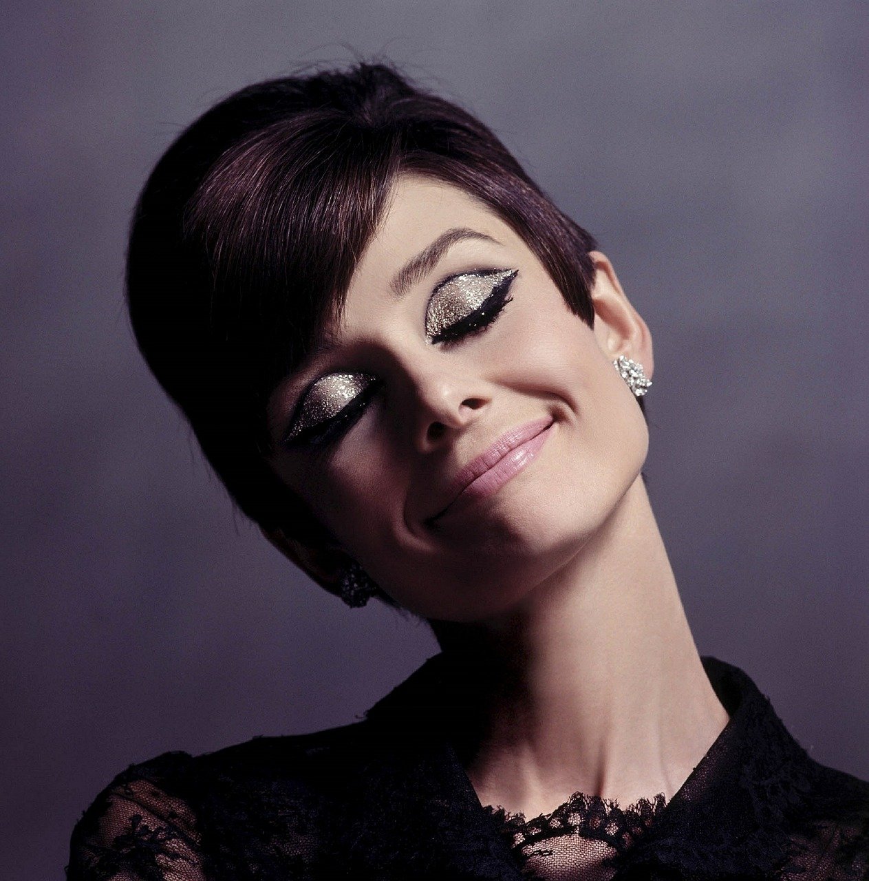 audrey-hepburn-395110_1280