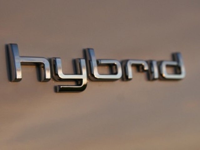 Miért és hogyan vegyünk hybrid autót?