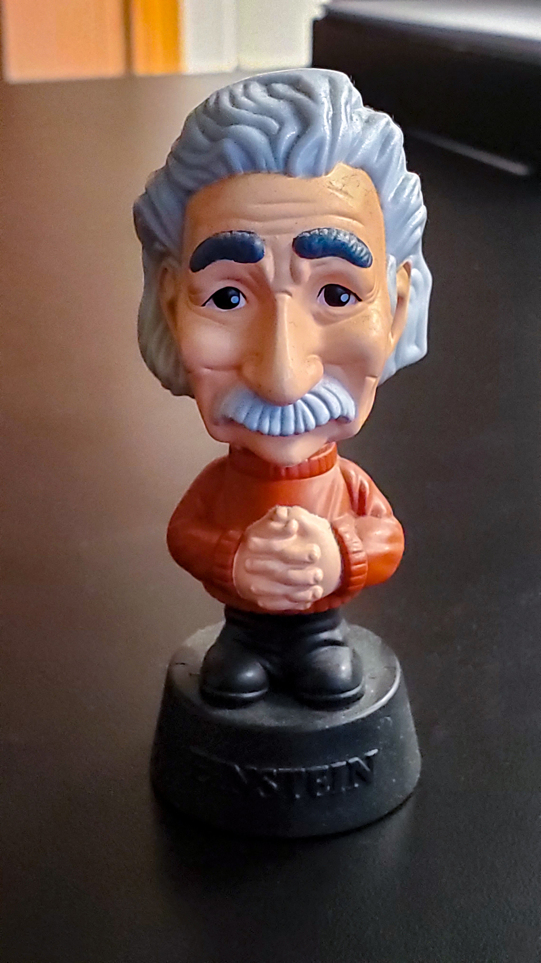 albert-einstein-bobble-bobble-head-doll-2076652.jpg