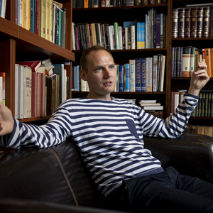 Bödőcs Tibor: A stand-up a csúcs, írásban az egész jéghegyet meg tudom mutatni