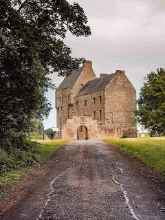 how_to_visit_lallybroch_from_outlander_the_ultimate_midhope_castle_guide.jpg