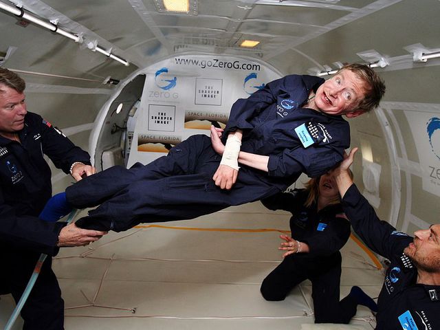 LIKE A GÉNIUSZ! Avagy: Kultúra 1 percben! Március 14.: E napon hunyt el Stephen Hawking a világ egyik legismertebb elméleti fizikusa