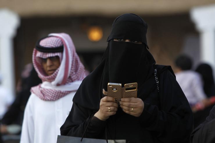 saudi-arabia-women-online.jpg