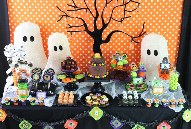 childrens-halloween-party-table-layout.jpg