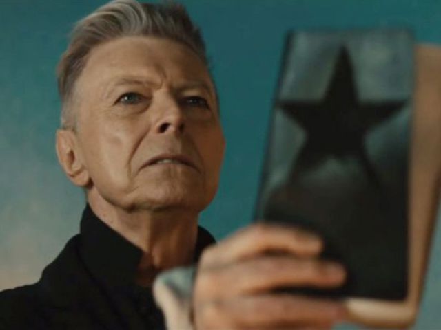 David Bowie fekete csillaga