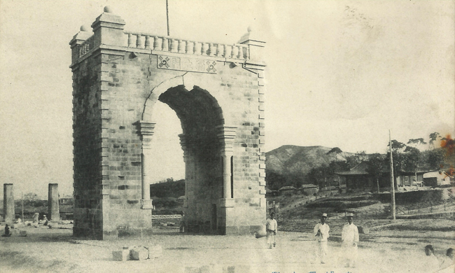 3_independence_gate_1910.jpg