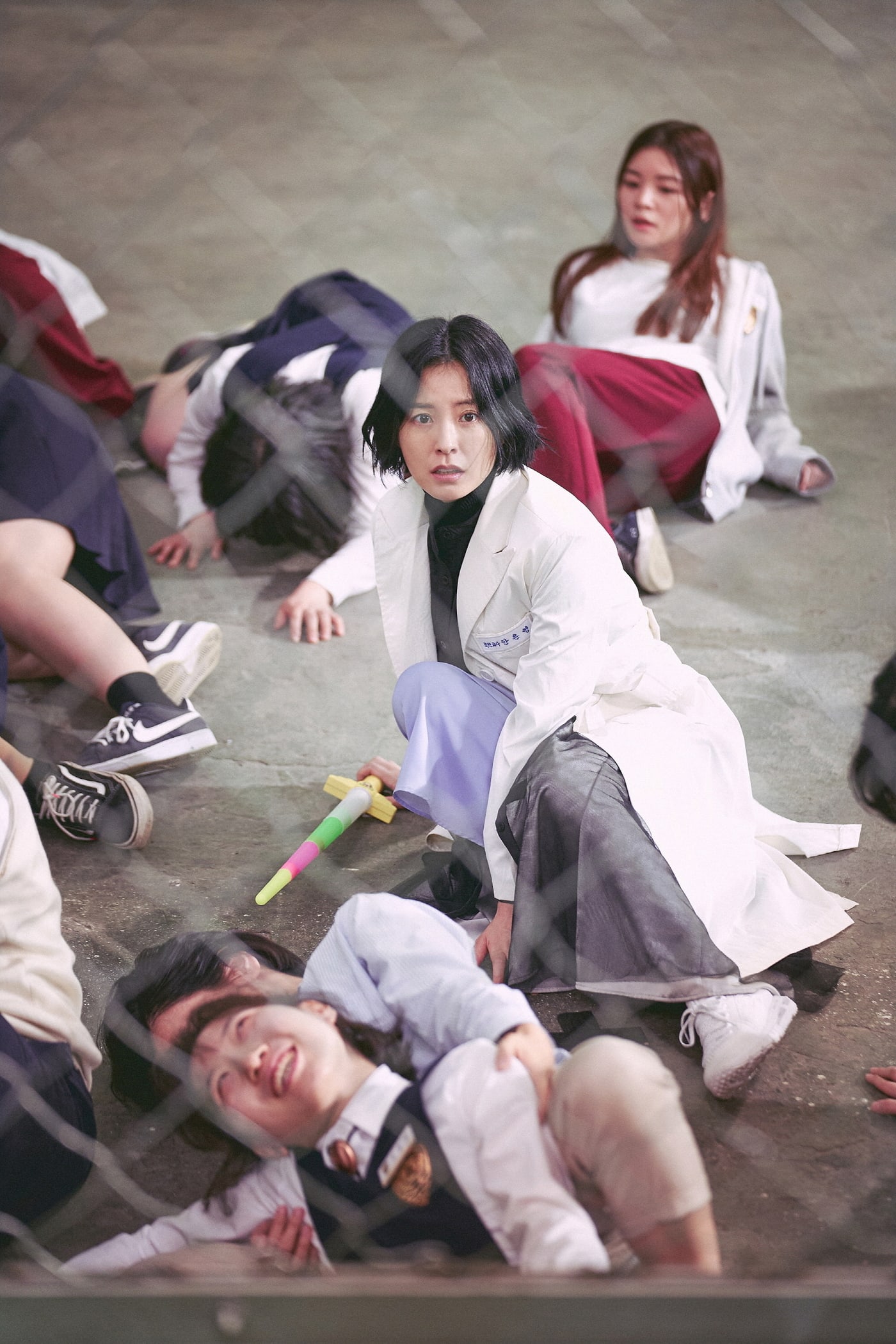 A szellemes nővérke, Ahn Eun-young (Jung Yu-mi) küldetése megvédeni a diákokat az evilági és a másvilági ártalmaktól