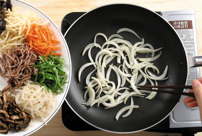 japchae_1113_cooking1.jpg