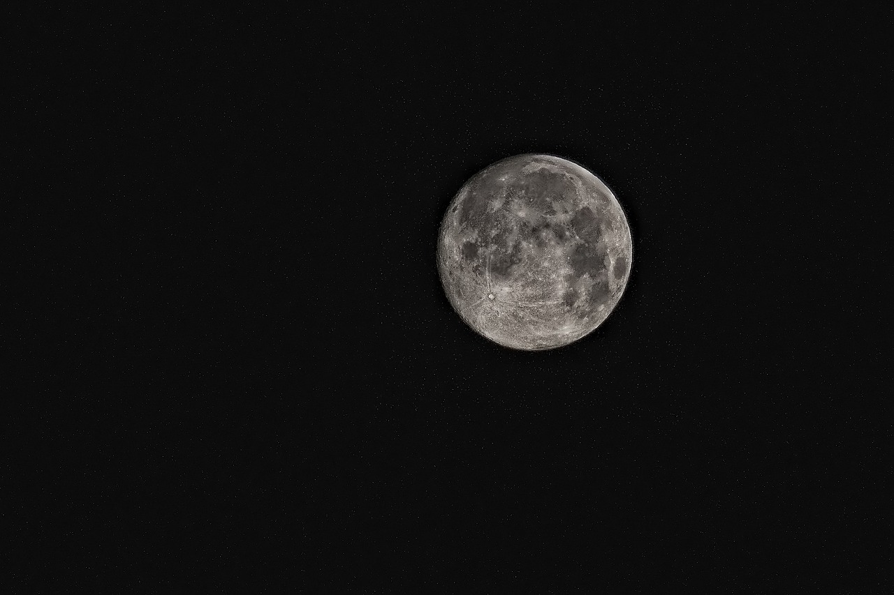 moon-g872eba6ef_1280.jpg
