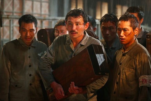 the_battleship_island_lee_kang-ok_hwang_jung-min_sg_style_yahoo_com.jpg