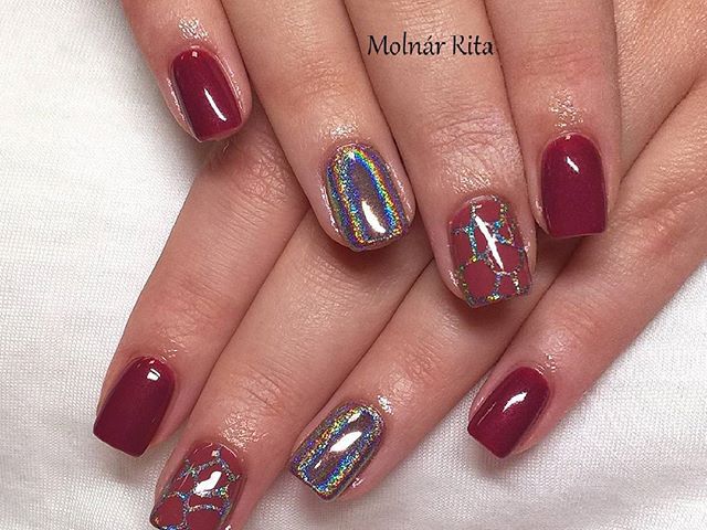 Galaxy pigment por 196 PearLac Classic gél lakkal kombinálva @molnarritanails -től. 