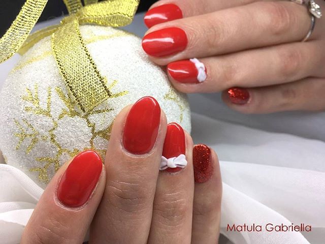 Piros, ünnepi körmök, Plastiline masni díszítéssel