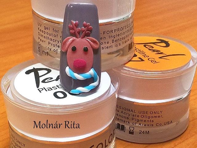 Rudi, a rénszarvas Plastiline színes gyurmazseléből @molnarritanails -től. ❄