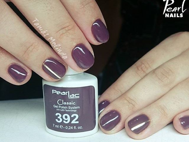 Szalonköröm 392 PearLac Classic gél lakkal és arany színű díszítő csíkkal