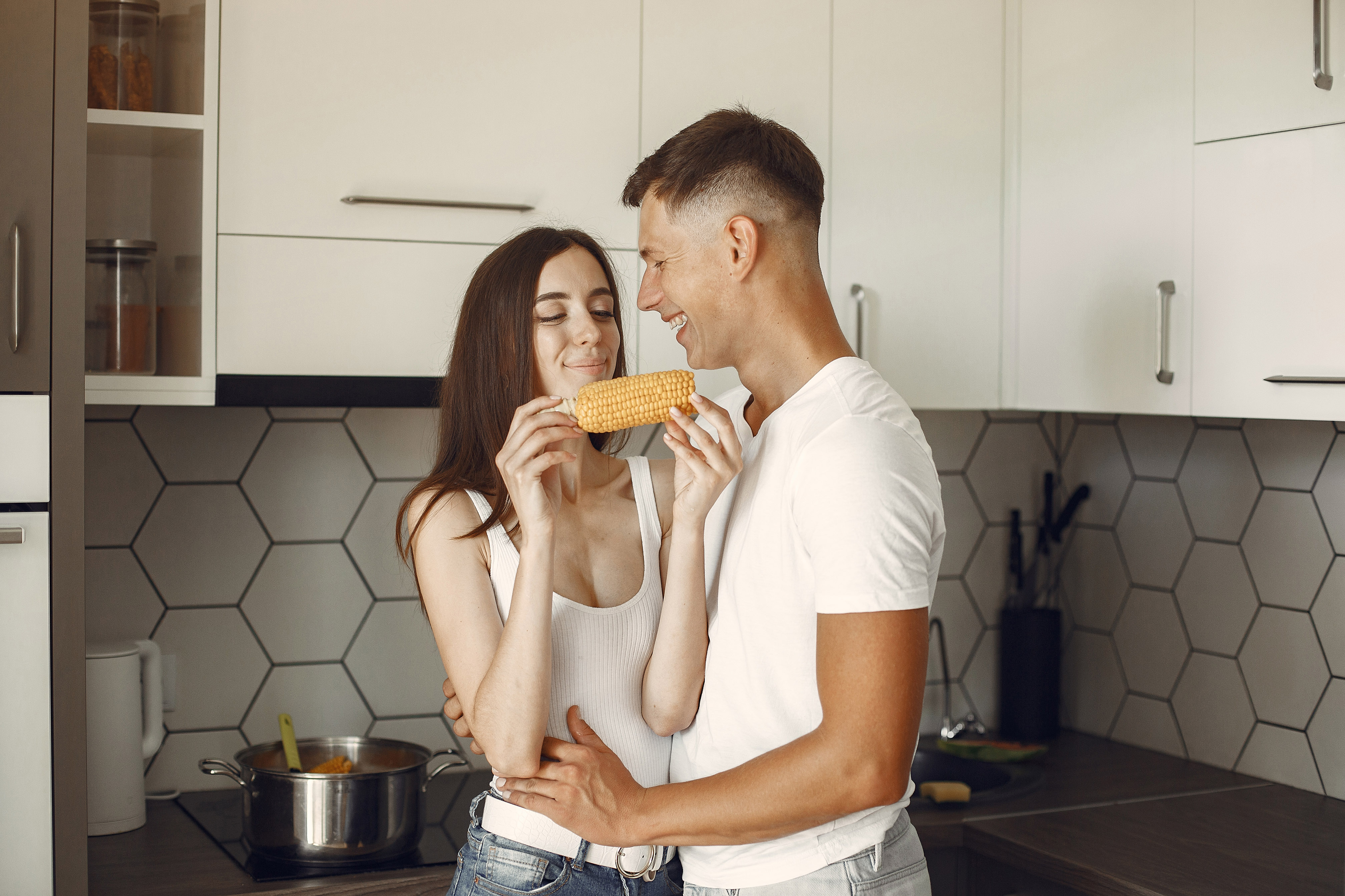 uj_cute-couple-kitchen-lady-white-t-shirt-pair-home-eat-boiled-corn.jpg