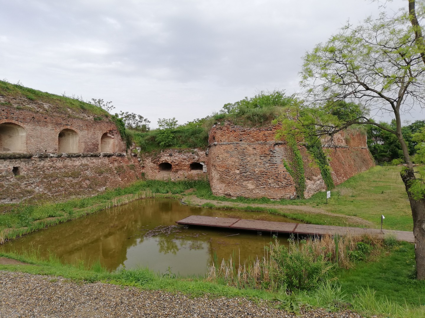 A Keleti-kapunál található egykori vizesárok rekonstrukció