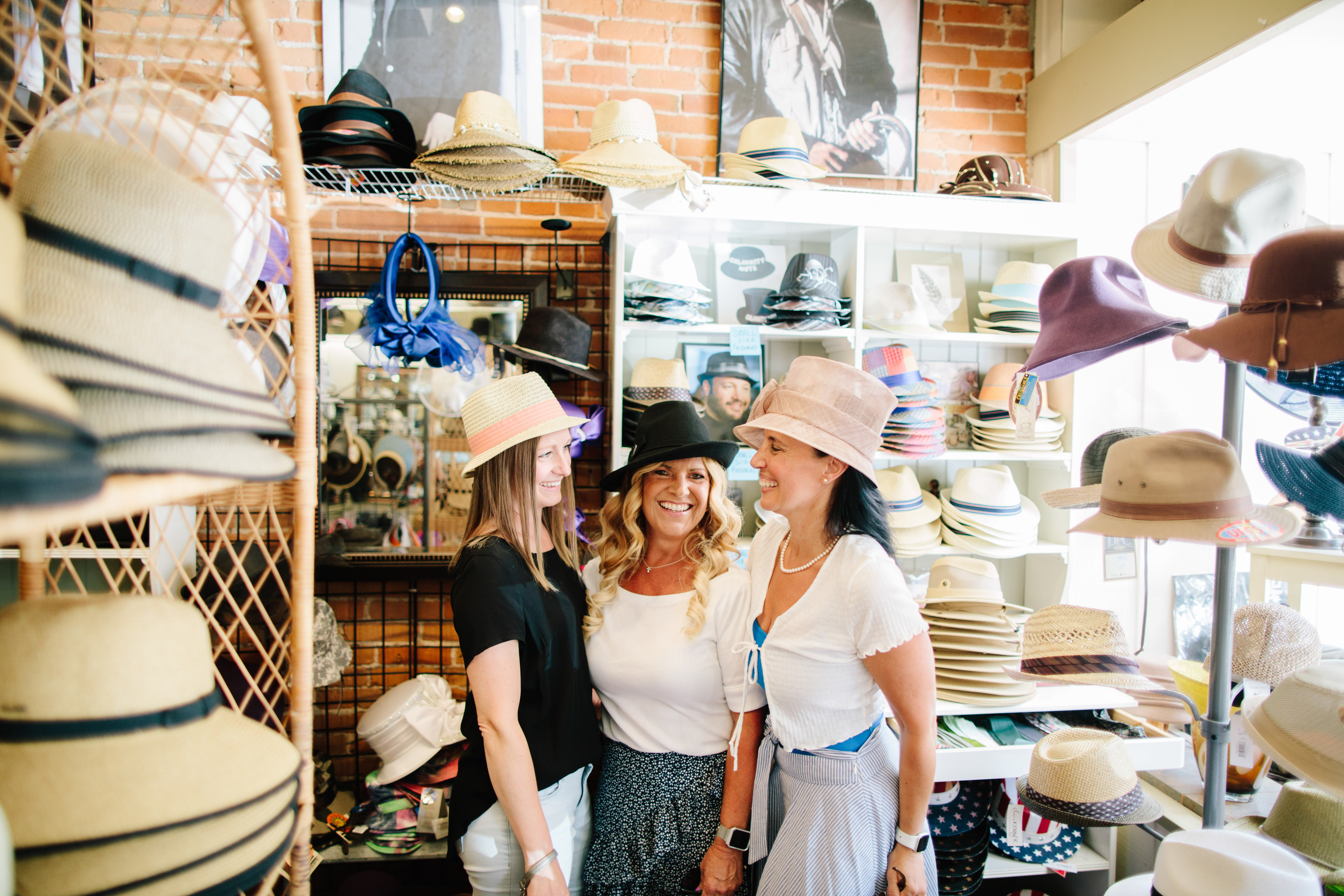 celebrityhatsgalenacountry-101_1b058fd6-94e7-a292-8bf22fe12ec16065-1b057f99f642bca_1b06507f-cd27-16a6-73dbc05e26974b92.jpg
