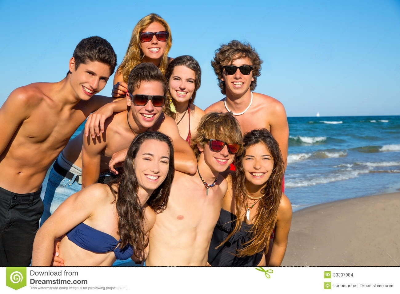 happy-teenagers-young-group-together-beach-summer-vacations-33307984-transformed.jpeg