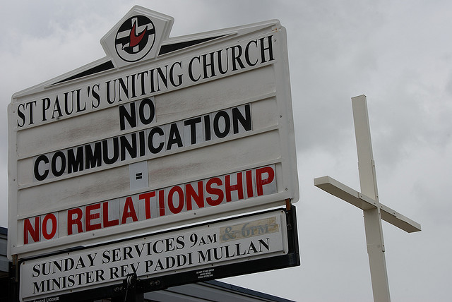 Egyházi kommunikáció: egyet előre, kettőt hátra?