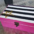 Egy teás doboz átalakulása.
#box #diy #paint #muhely #black #white #pink #jewellery #star #gold