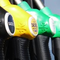 Államosítással fenyegetve csökkenti Orbán az üzemanyagok árát
