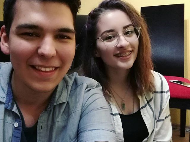 Nézzétek csak! Na melyik  jóbarátjával találkozott Szecso a napokban?
#kozepsuli #szecso #friend #reunion #hulye #youtuberek #youtube #videos #gabifrizurai @andris.szecsenyi